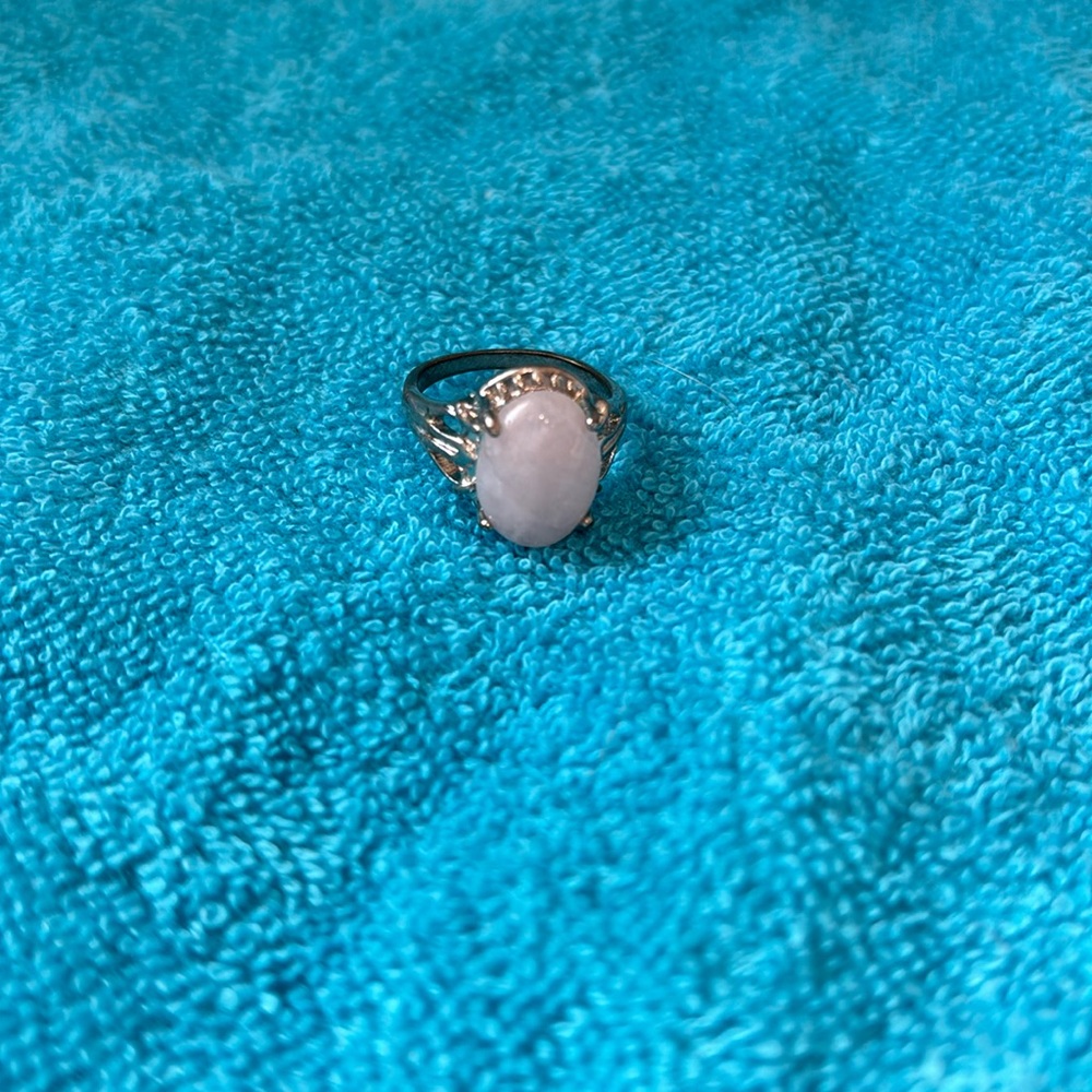 Rose quartz ring